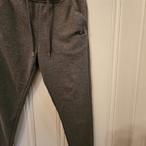 Used Medium Men's Gray Fila Sweatpants - Picture 4 of 12